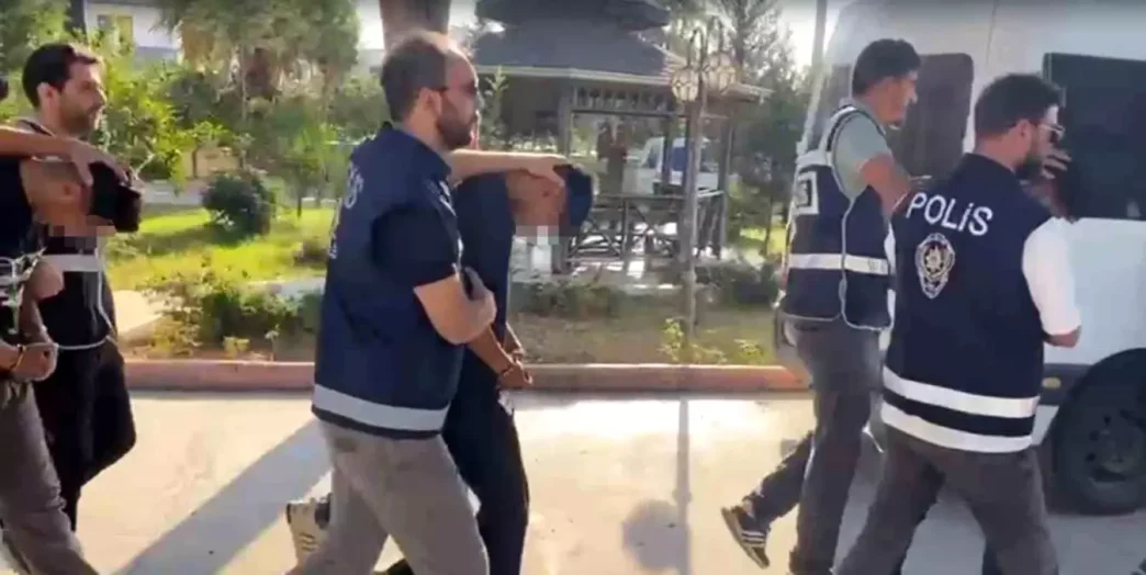 Didimde MIT Gorevlisi Kiligina Giren Dolandiricilar Yakalandi