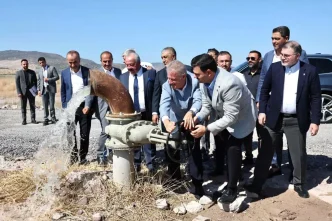 Dikilinin jeotermal su kuyusu acildi