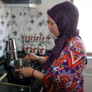Diyarbakirli Kadin Evden Yemegiyle Ekonomik Destek Sagliyor