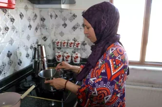 Diyarbakirli Kadin Evden Yemegiyle Ekonomik Destek Sagliyor