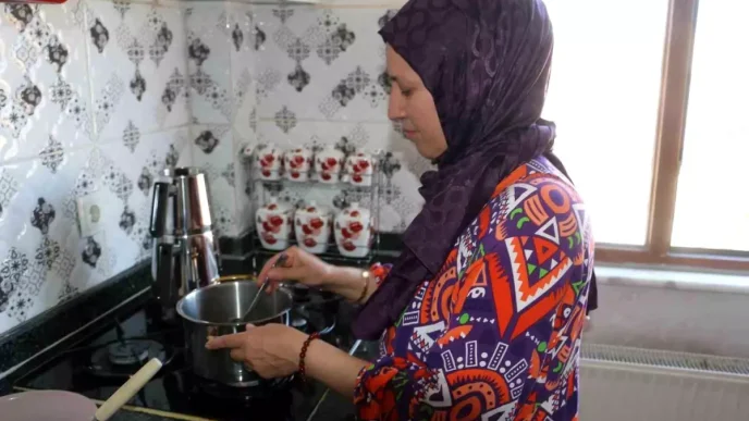 Diyarbakirli Kadin Evden Yemegiyle Ekonomik Destek Sagliyor