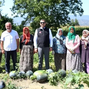 Duzce Valisi Aslan Tarim Uygulama Tarlasini Ziyaret Etti