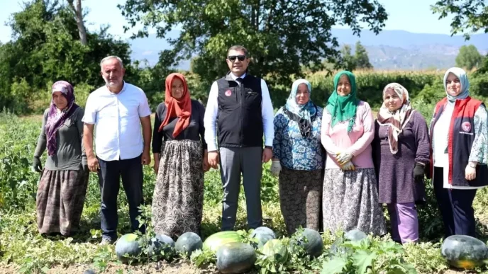 Duzce Valisi Aslan Tarim Uygulama Tarlasini Ziyaret Etti