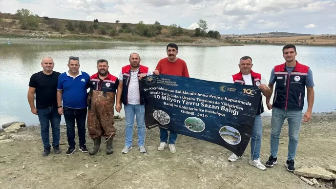 Edirneden Tekirdaga 975 Bin Pullu Sazan Yavrusu Salindi