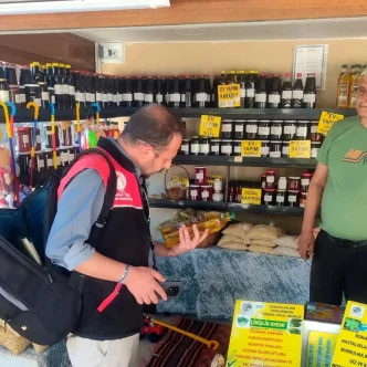 Edremitte Seyyar Tezgahlardaki Gida Urunleri Denetlendi