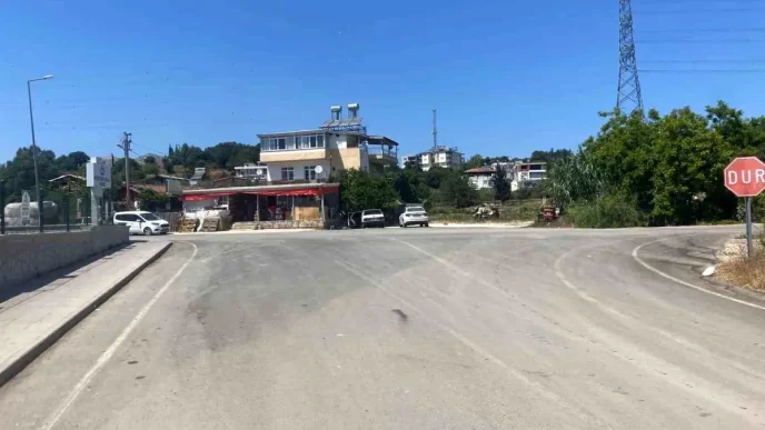 El Frenini Cekmeyi Unutan Surucu Otomobilinin Pesinden Kostu