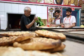 Elazigda Firincilar Asiri Sicaklarda Ekmek Parasi Icin Mucadele Veriyor