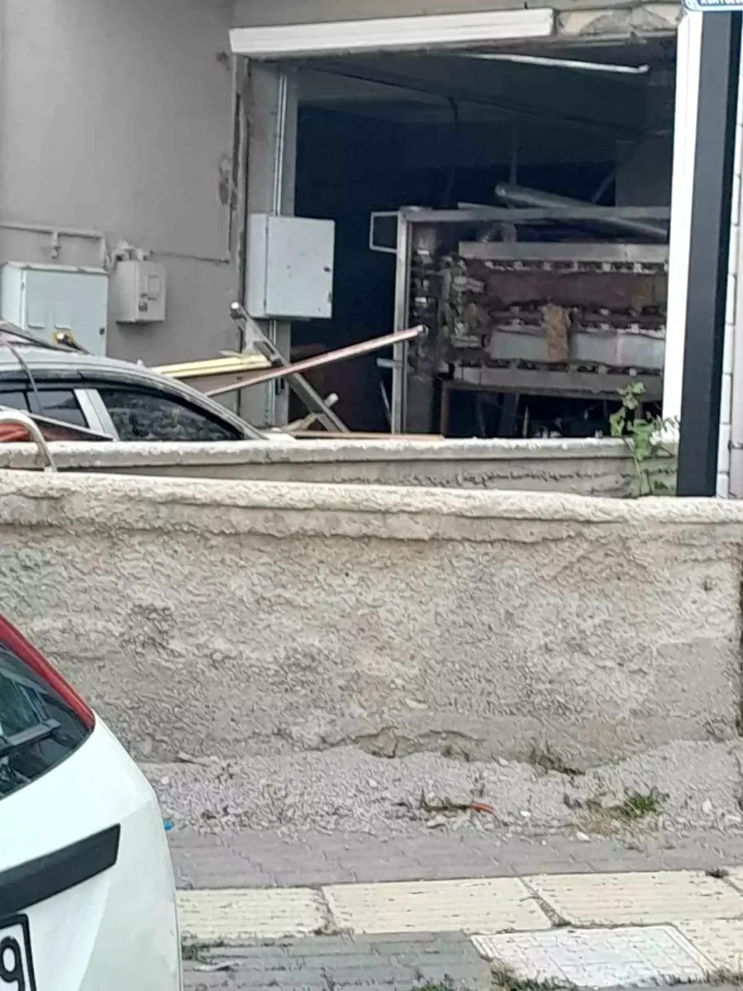 Elmadagdaki Ekmek Firininda Patlama 3 Milyon Lira Hasar