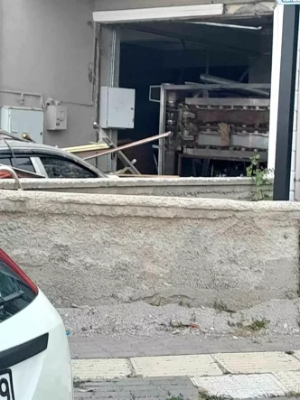 Elmadagdaki Ekmek Firininda Patlama 3 Milyon Lira Hasar