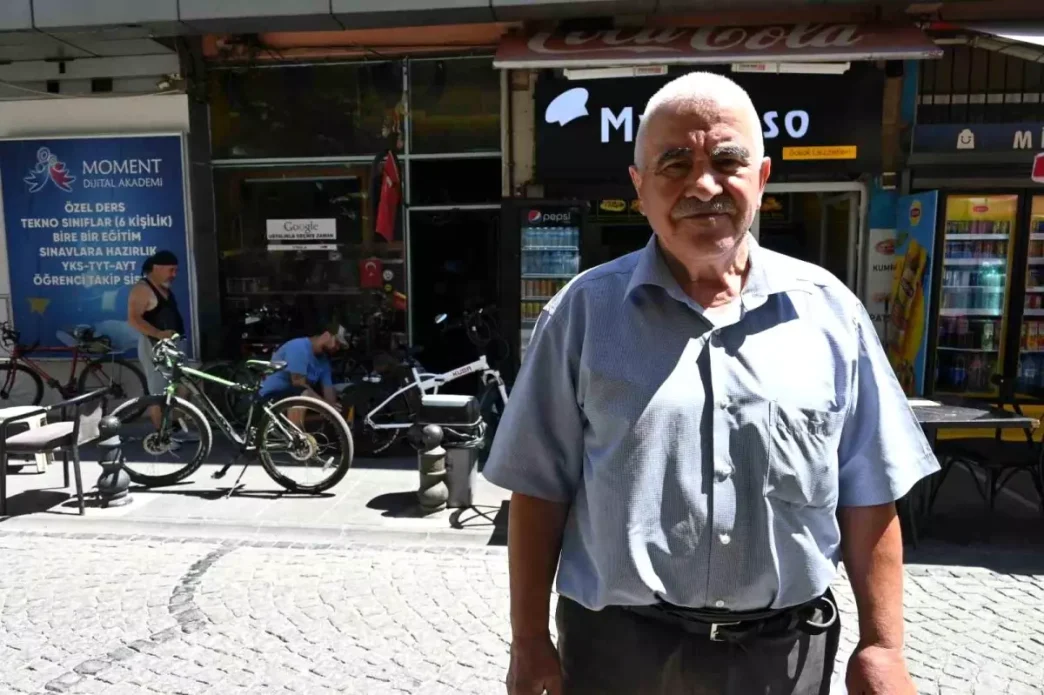 Emekli Ogretmenden Vefa Ornegi Arkadasinin Dukkanini Yeniledi