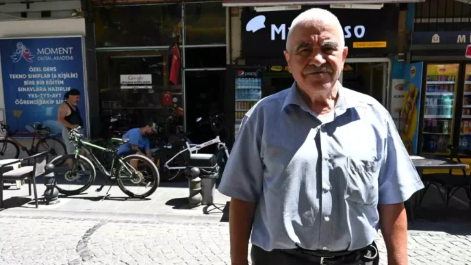 Emekli Ogretmenden Vefa Ornegi Arkadasinin Dukkanini Yeniledi