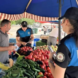 Erzincanda Polis Ekipleri Dolandiricilik ve Sahte Para Konusunda Bilgilendirme Calismasi