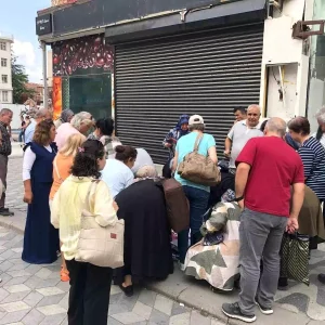 Eskisehirde Seyyar Tisort Saticisina Yogun Ilgi