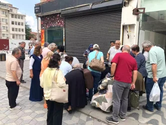 Eskisehirde Seyyar Tisort Saticisina Yogun Ilgi