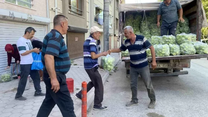 Eskisehirde Uretici Fahis Fiyatlara Tepki Olarak 5 Ton Biberi Ucretsiz