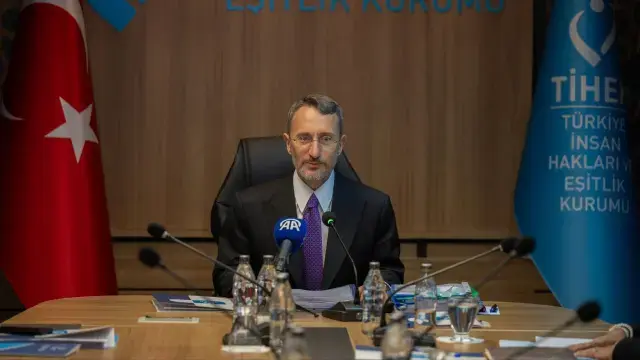 'Fahrettin Altun bakanlıklardan 15 minibüs istedi, reddedildi' iddiası yalanlandı