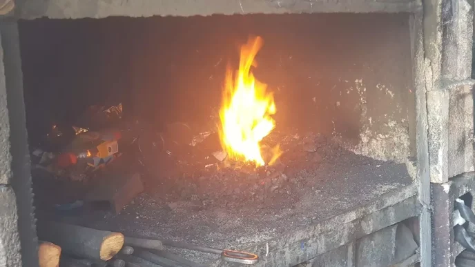 Gaziantepte Demirciler Kavurucu Sicaklikta Calismaya Devam Ediyor