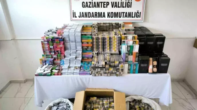 Gaziantepte Jandarma Kacak Sigara ve Esyalari Ele Gecirdi