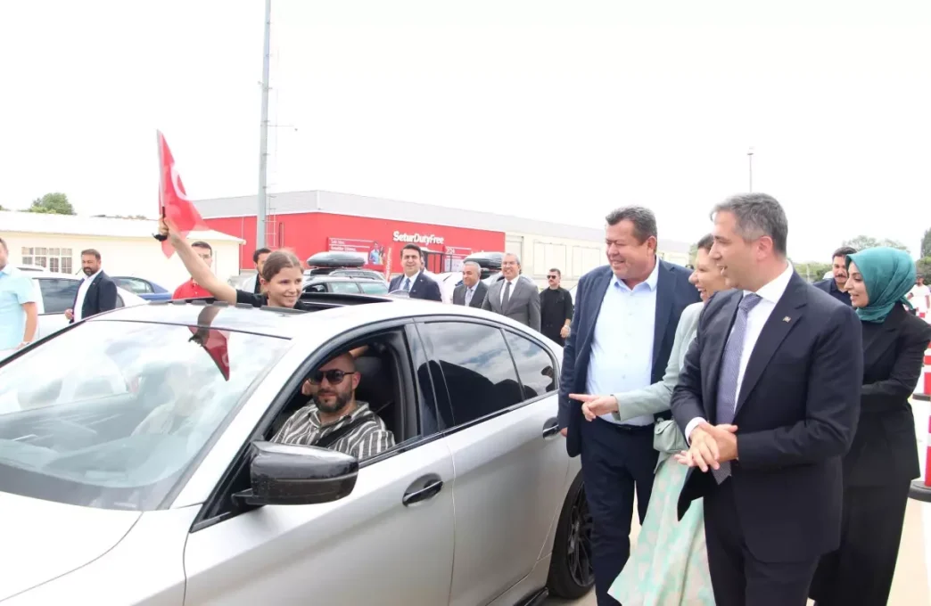 Gurbetciler Turkiye Ekonomisine 10 Milyar Dolar Katki Sagladi