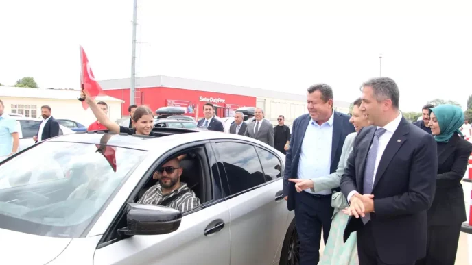 Gurbetciler Turkiye Ekonomisine 10 Milyar Dolar Katki Sagladi