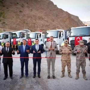 Hakkariye Yeni Is Makinesi ve Mobil Konkasor Teslim Toreni