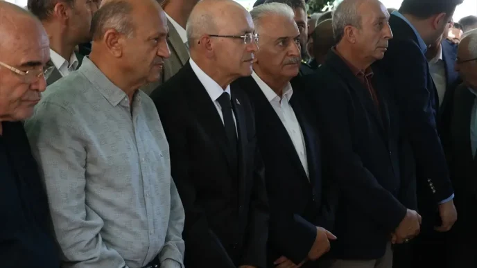Hazine ve Maliye Bakani Mehmet Simsekin Agabeyi Nazmi Simsek Yalovada