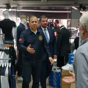 Icisleri Bakani Yerlikaya Artvinde Esnaf Ziyareti Yapti