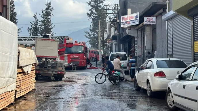 Iskenderunda Mobilya Atolyesinde Yangin Cikti