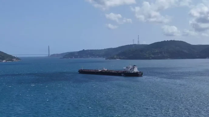 Istanbul Bogazinda Ham Petrol Yuklu Tanker Makine Arizasi Gecirdi