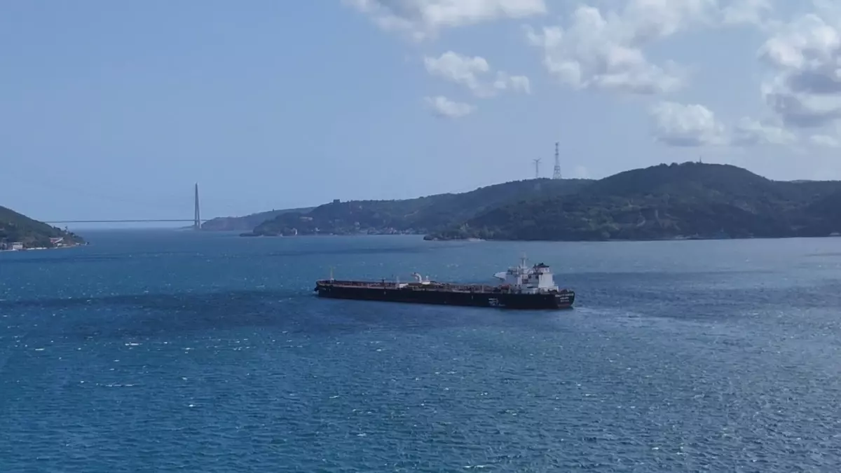 Istanbul Bogazinda Ham Petrol Yuklu Tanker Makine Arizasi Gecirdi