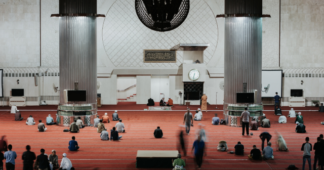 İstanbul namaz vakitleri 6 Ağustos 2025! İstanbul öğle namazı saat kaçta? Sabah, öğle, ikindi, akşam