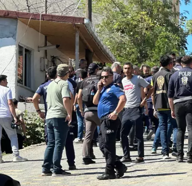 İstenmeyen görüntüler! Vatandaşların günlerdir direndiği mahalleye polis girdi