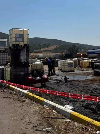 Izmirde Kacak Akaryakit Patlamasi 16 Arac Hasar Gordu