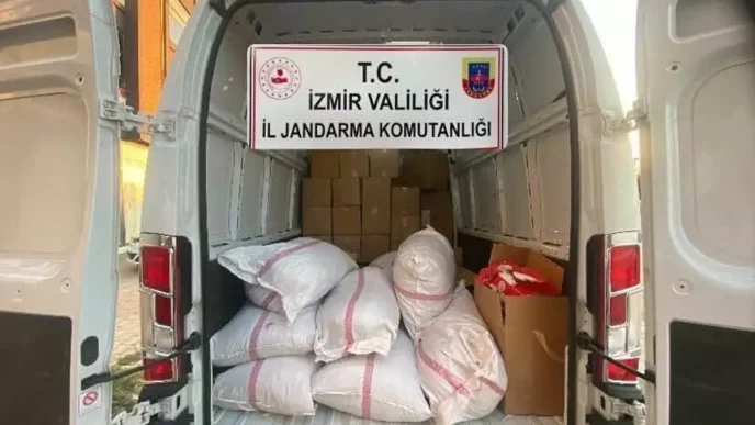 Izmirde Kacak Tutun Operasyonu 4 Milyon TLlik Ele Gecirildi