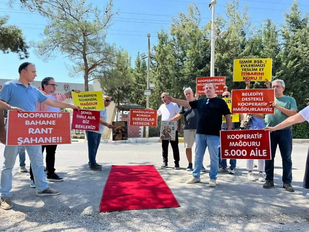 Izmirde Kentsel Donusum Magdurlarindan Carpici Eylem