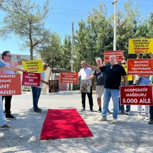 Izmirde Kentsel Donusum Magdurlarindan Carpici Eylem