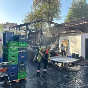 Izmirde Market Kamyonu Yangin Cikardi
