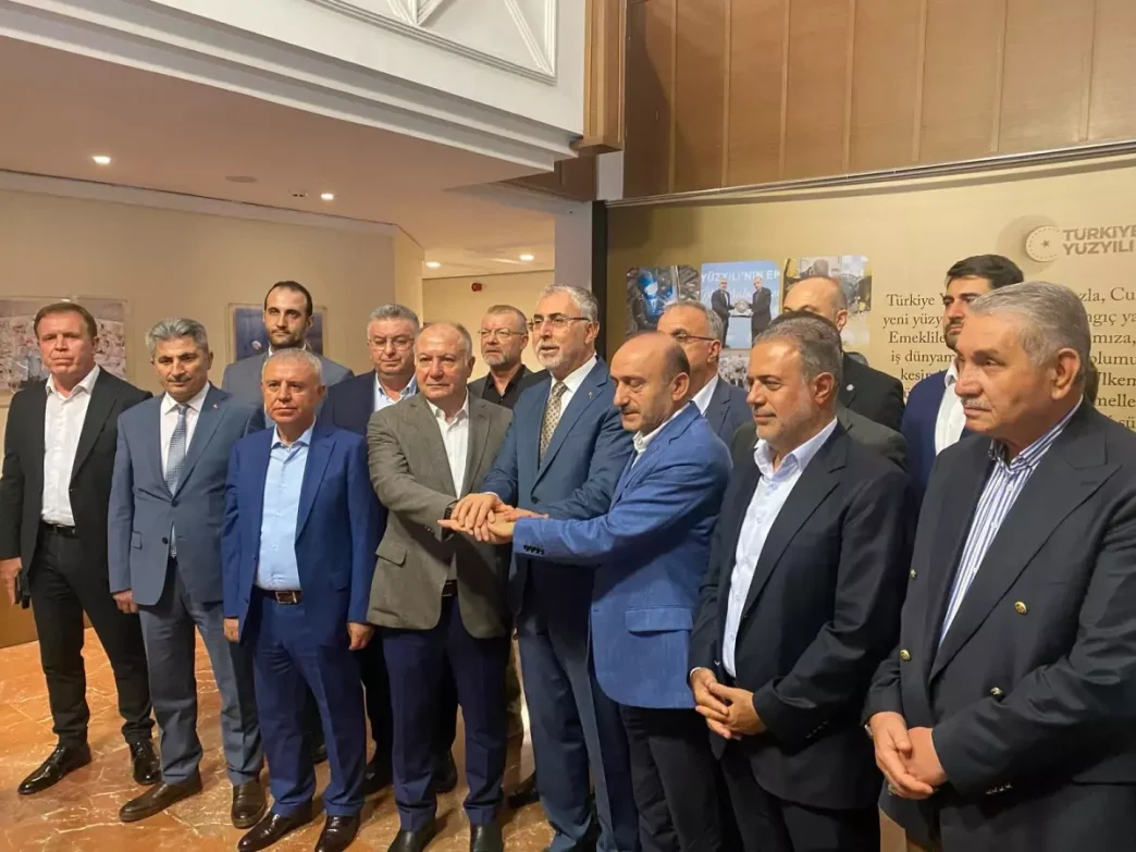 Kamu Calisanlari Icin Toplu Is Sozlesmesi Protokolu Imzalandi