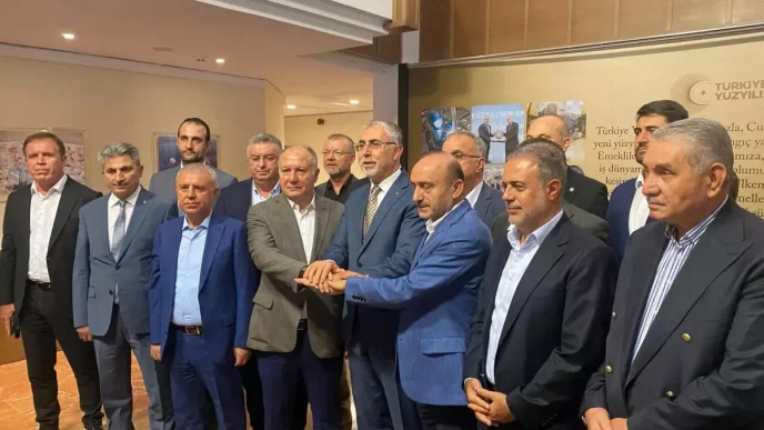 Kamu Calisanlari Icin Toplu Is Sozlesmesi Protokolu Imzalandi