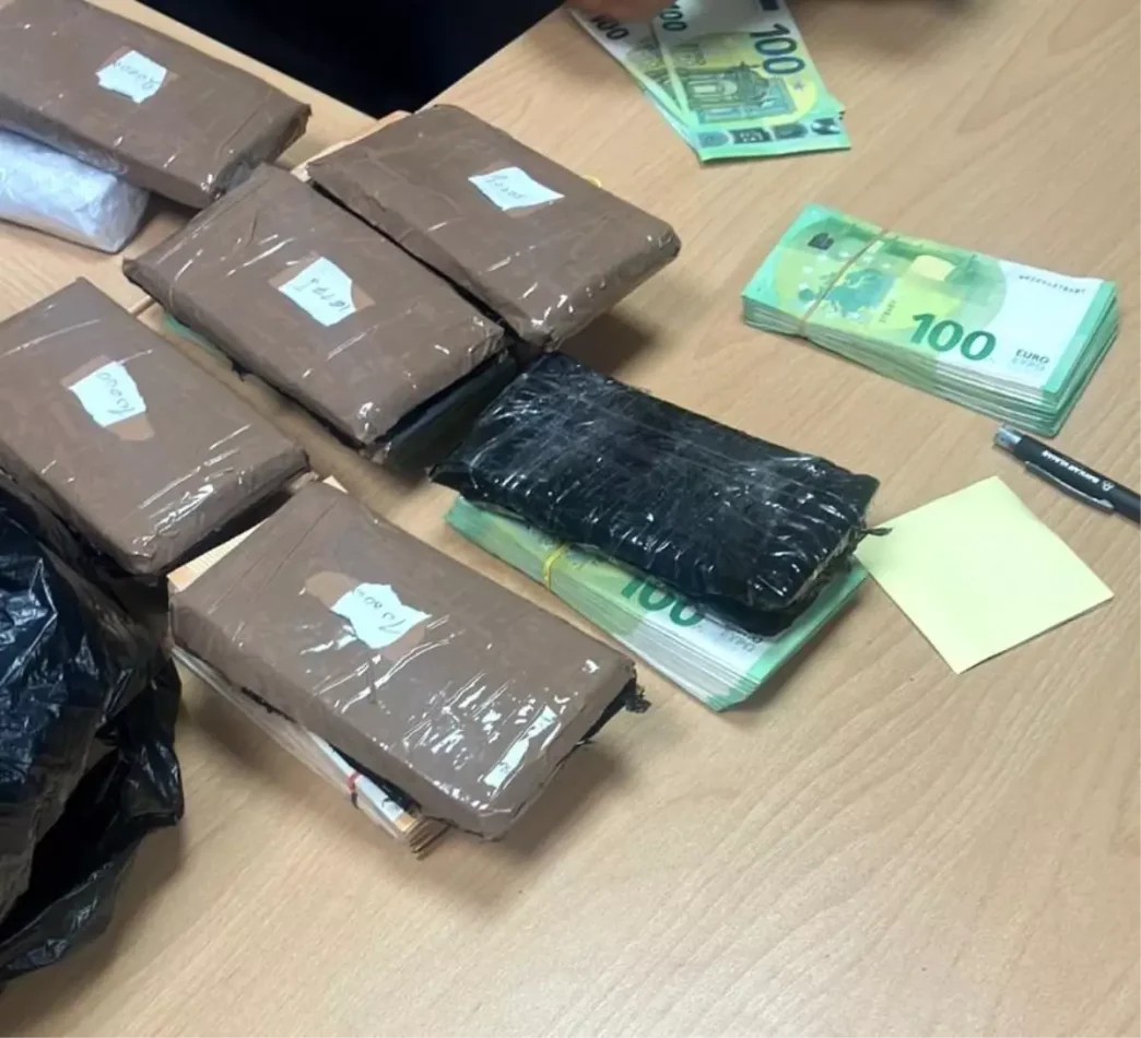 Kapikule Sinir Kapisinda 166 Bin Euro Degerinde Kacak Doviz ve