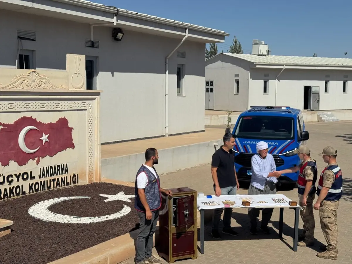 Kardesler Amcalarinin Altin Kismindan Caldi 3 Milyon TL Degerinde Kasayi