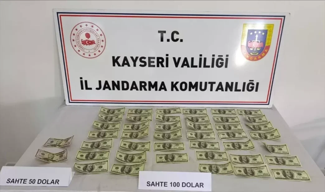 Kayseride 4 Bin 200 Dolar Degerinde Sahte Banknot Ele Gecirildi