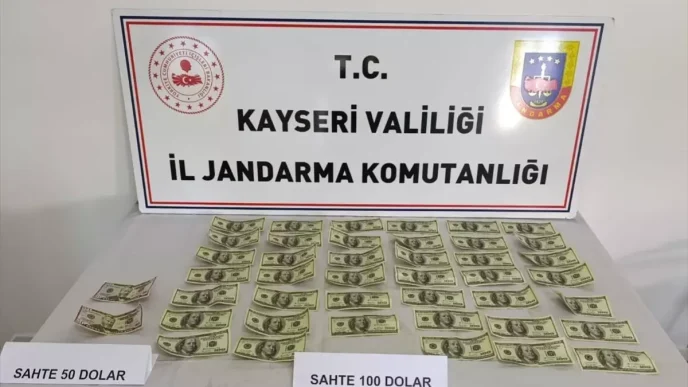 Kayseride 4 Bin 200 Dolar Degerinde Sahte Banknot Ele Gecirildi