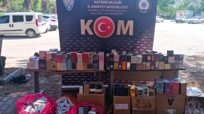 Kayseride Kacak Parfum Operasyonu Iki Gozalti