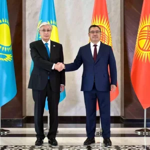 Kazakistan Cumhurbaskani Tokayevden Kirgiz mevkidasi Caparova Altin Kartal devlet nisani
