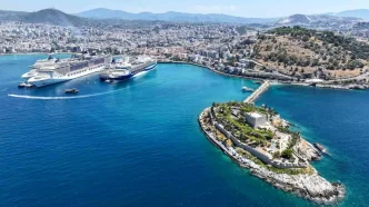Kusadasina Bes Kruvaziyer Gemisiyle 10 Bin 916 Turist Geldi