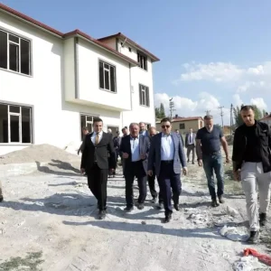 Kutahya Valisi Isin Gurpinar Koyundeki Sosyal Tesis Insaatini Inceledi