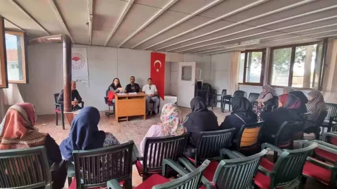 Kutahyada Cilek Ureticilerine Iyi Tarim Uygulamalari Egitimi Verildi