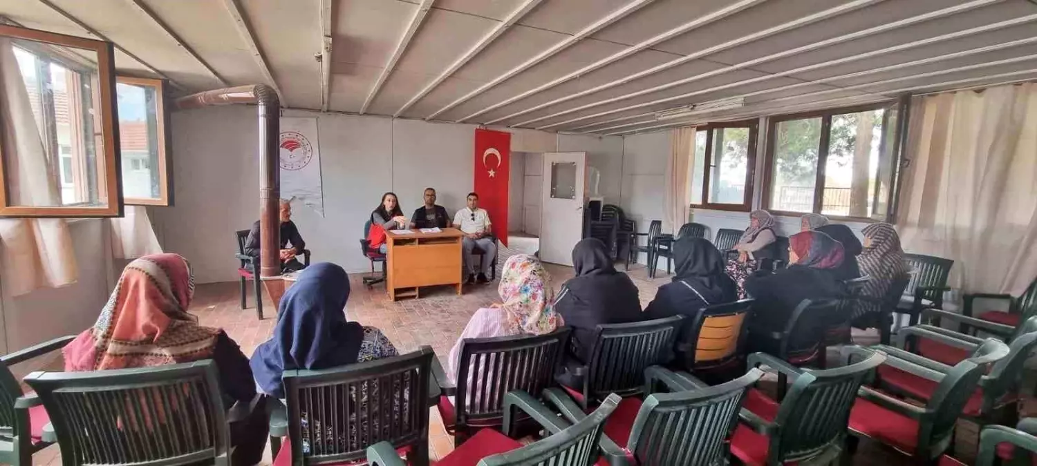 Kutahyada Cilek Ureticilerine Iyi Tarim Uygulamalari Egitimi Verildi