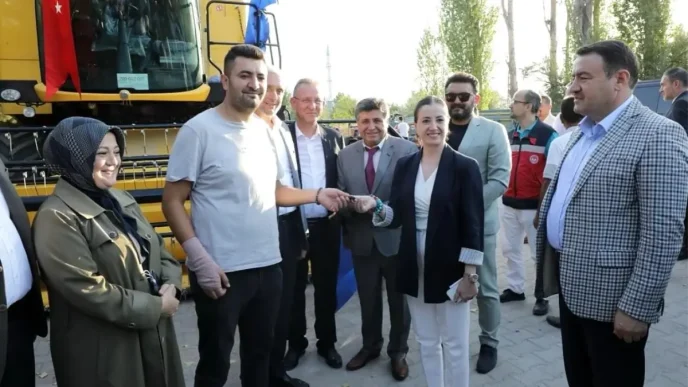 Kutahyada Tarimsal Uretime Yeni Destek Makine Parki Projesi Hayata Gecti